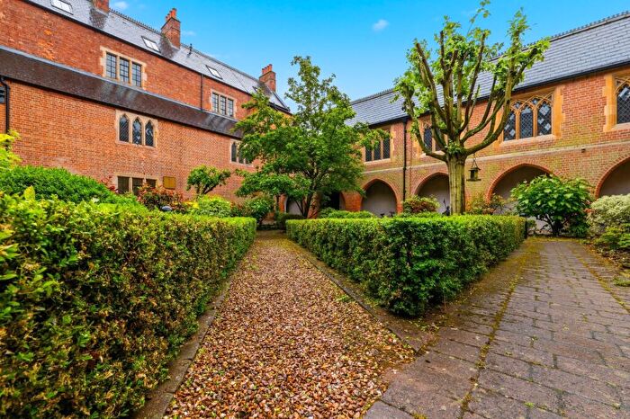 2 Bedroom Flat For Sale In College Street, The Convent, NG1