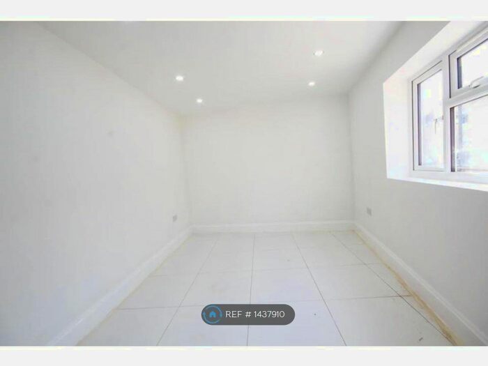 Studio To Rent In Scotts Road, London, E10