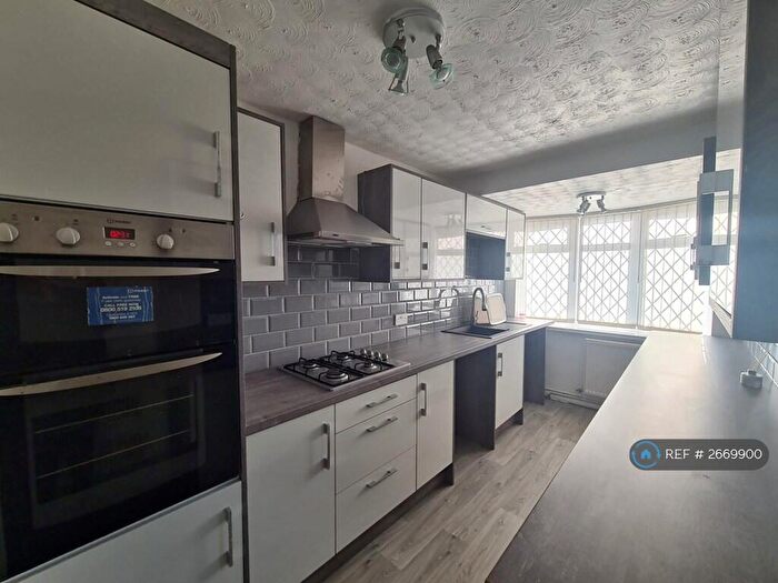 3 Bedroom Detached House To Rent In Kenilworth Close, Tipton, DY4