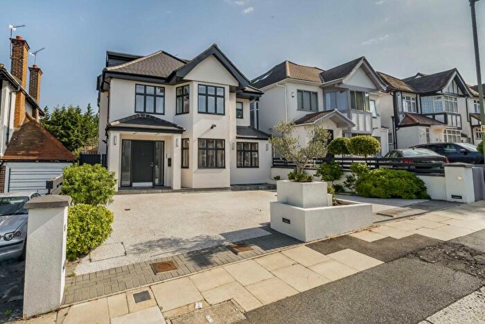 5 Bedroom Detached House For Sale In Edgeworth Crescent, London, NW4