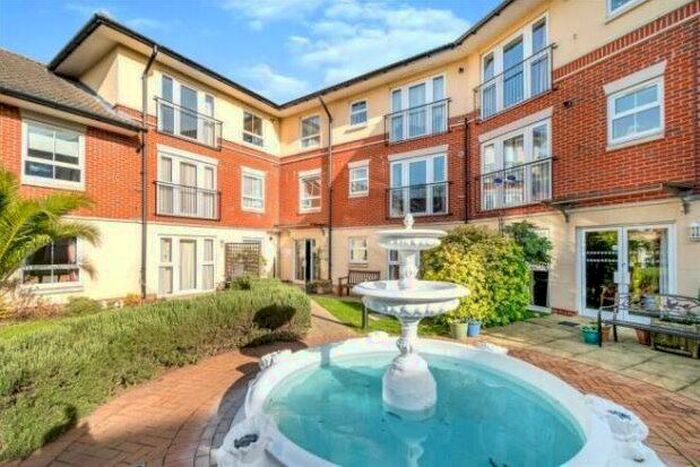 2 Bedroom Flat To Rent In Rollesbrook Gardens, Southampton, SO15