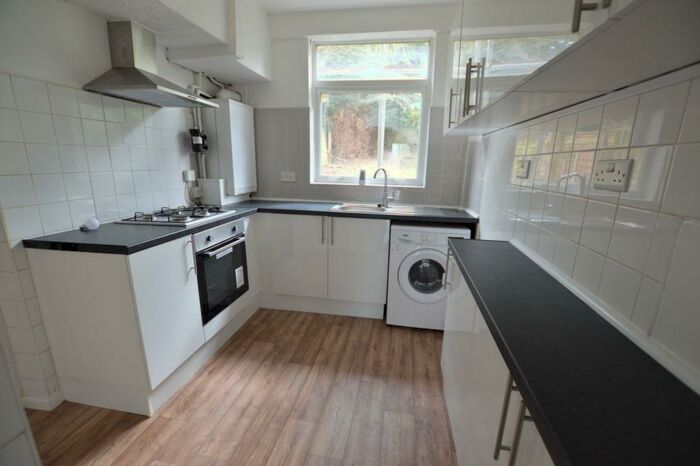 4 Bedroom House To Rent In Hillside Gardens, Walthamstow, E17
