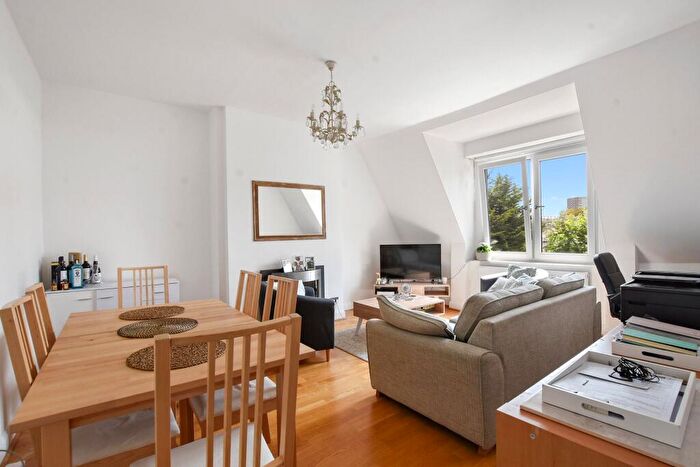 2 Bedroom Flat For Sale In Brondesbury Villas, London, NW6