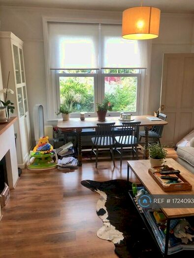 2 Bedroom Flat To Rent In Top Floor, Dulwich, SE21