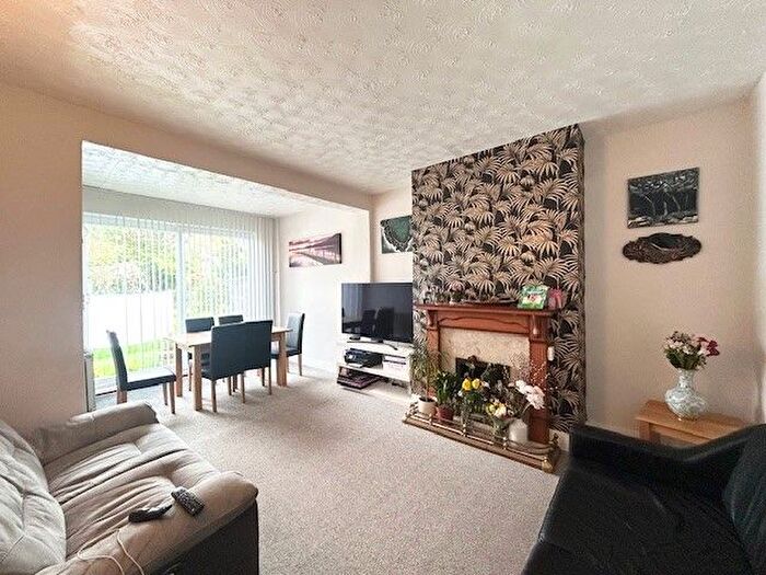 4 Bedroom Property To Rent In Rosslyn Avenue, Romford, RM3