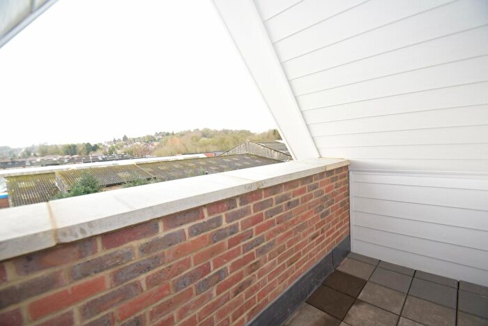 1 Bedroom Apartment To Rent In Gilletts Lane, High Wycombe, Buckinghamshire, HP12