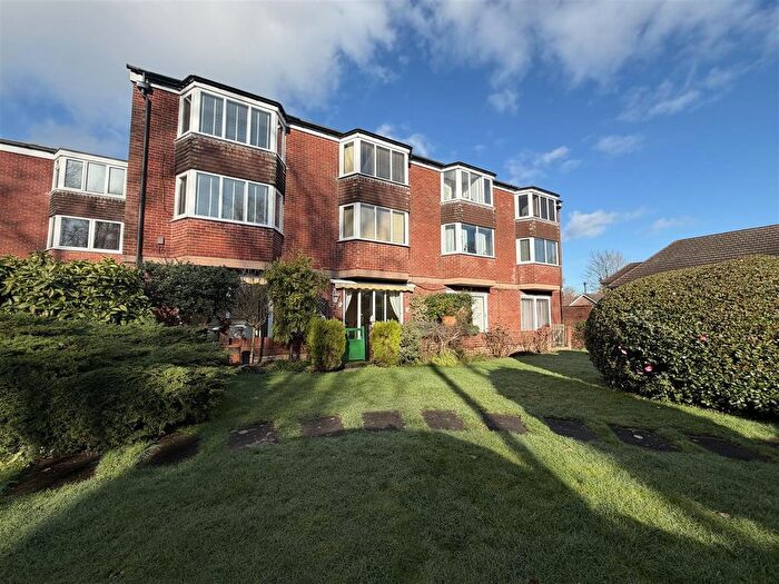 2 Bedroom Flat For Sale In Church Lane, Bursledon, Southampton., SO31