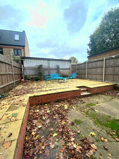 2 Bedroom Flat To Rent In Romford Road, London, E7