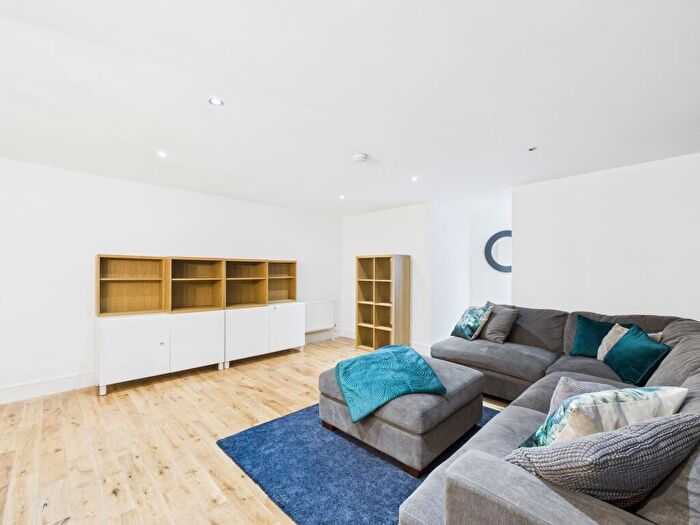2 Bedroom Flat For Sale In Carnoustie Street, Glasgow, G5