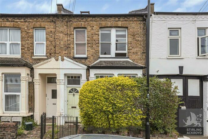2 Bedroom Apartment To Rent In Vale Grove, London, N4