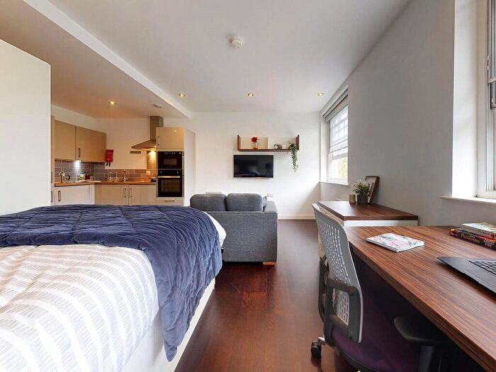 Apartment To Rent In Apt, Park Square Residence #, LS1