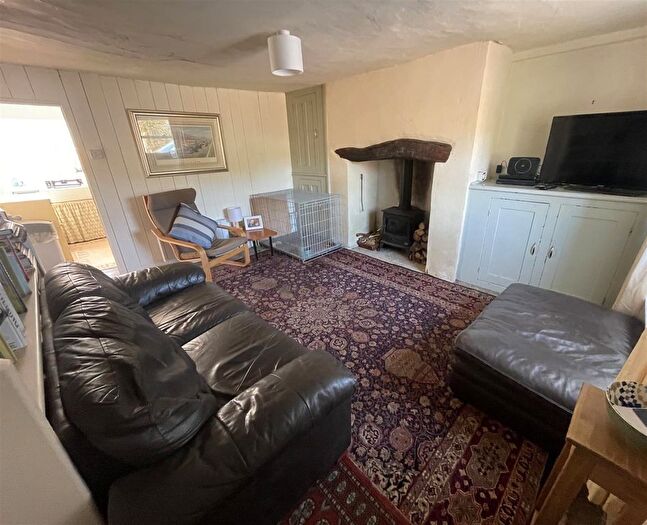 2 Bedroom Cottage For Sale In Barn Street, Crewkerne- Walk To Town, TA18