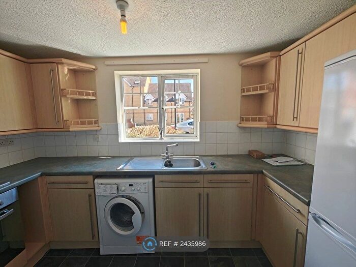 2 Bedroom Flat To Rent In Troy Close, Headington, Oxford, OX3