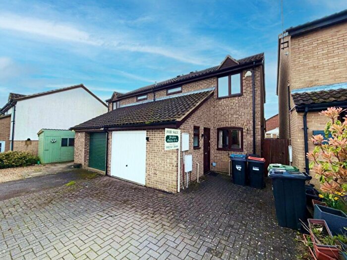 3 Bedroom Semi-Detached House For Sale In Foxhill, Olney, MK46