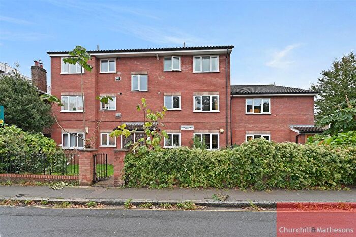 2 Bedroom Flat For Sale In Avenue Road, London, W3