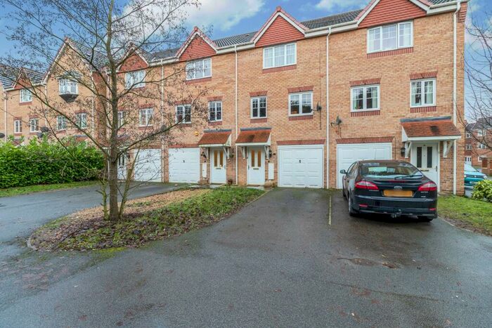 3 Bedroom Town House To Rent In Cairngorm Drive, Berry Hill, Mansfield, NG18