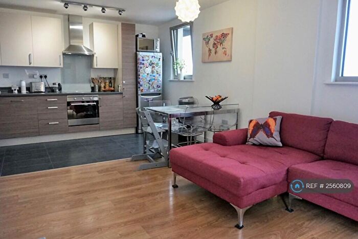 2 Bedroom Flat To Rent In Ashview Apartments, London, N4