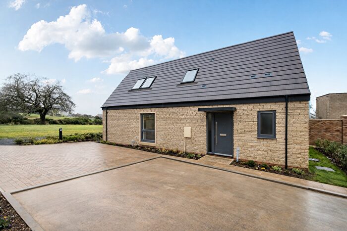 2 Bedroom Detached Bungalow For Sale In Thames View, Blunsdon, Swindon, SN26