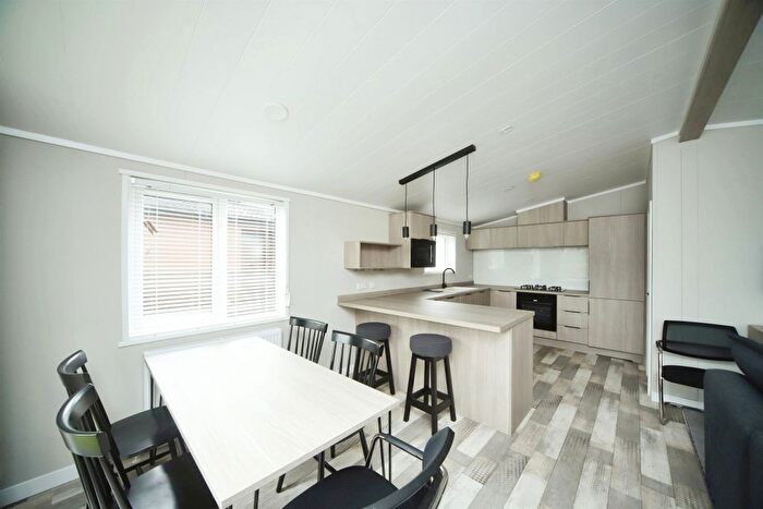 2 Bedroom Mobile/park Home For Sale In Crowcombe, Taunton, TA4