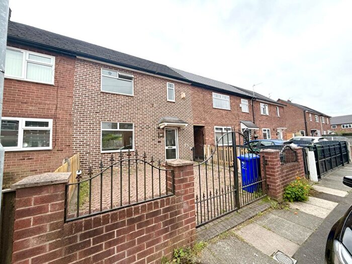 2 Bedroom House To Rent In Yattendon Avenue, M23