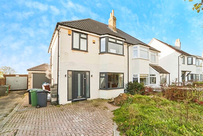 3 Bedroom Semi-Detached House For Sale In Ringwood Avenue, Leeds, LS14