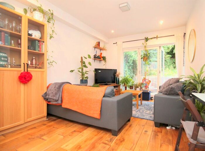 3 Bedroom Flat To Rent In Burghley Road, Kentish Town, NW5