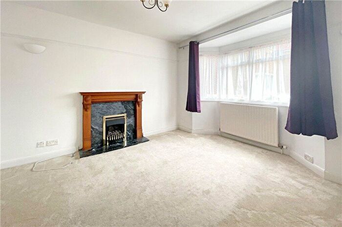2 Bedroom Flat To Rent In Berkeley Close, Ruislip, HA4