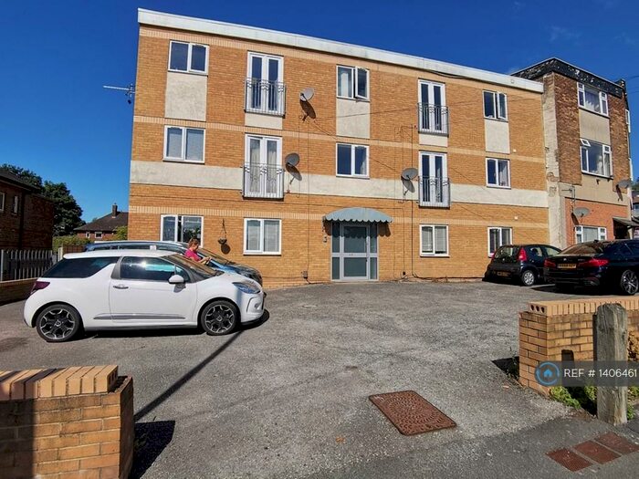 2 Bedroom Flat To Rent In Spen Lane, Leeds, LS16