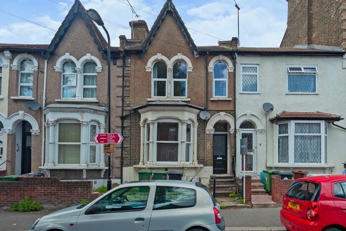 2 Bedroom Flat To Rent In Coppermill Lane, Walthamstow, London, E17