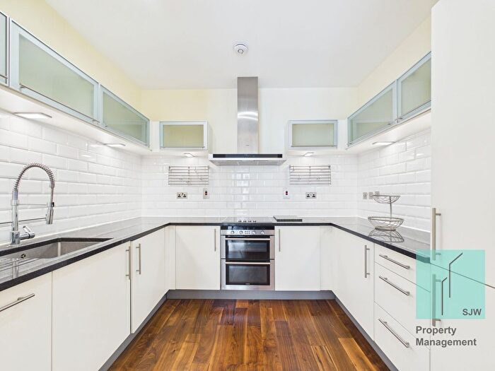 2 Bedroom Flat To Rent In South Quay Square, South Quay Square, E14