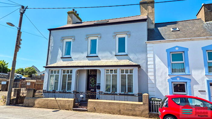 5 Bedroom Semi-Detached House For Sale In Nefyn, Pwllheli, LL53