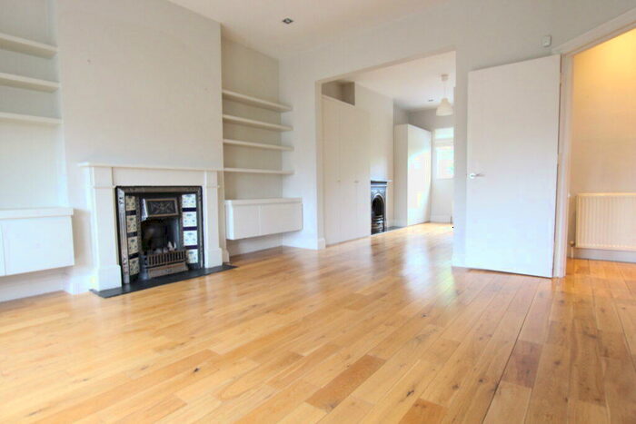 2 Bedroom Flat To Rent In Sunny Gardens Road, Hendon, NW4