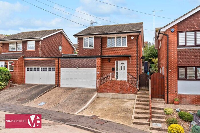 4 Bedroom Detached House For Sale In John Eliot Close, Nazeing, EN9