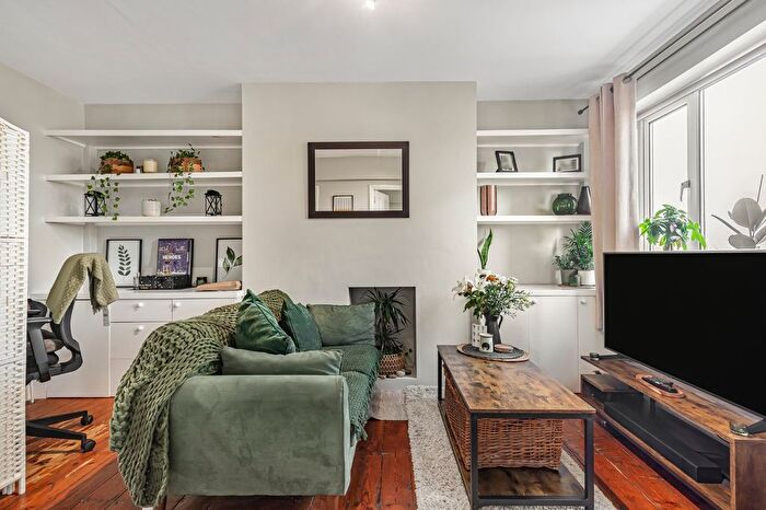 1 Bedroom Flat For Sale In Kimber Road, London, SW18