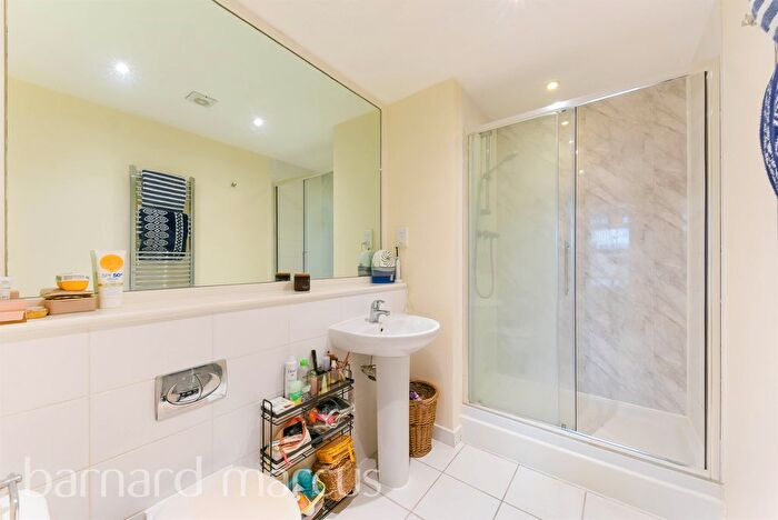 2 Bedroom Flat For Sale In Scott Avenue, London, SW15