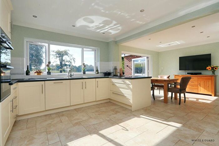 5 Bedroom Detached House For Sale In Chapel Lane, Curdridge, SO32