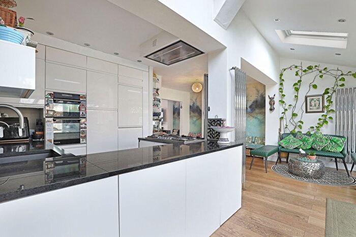 4 Bedroom Terraced House To Rent In Parkway, Woodford Green, IG8