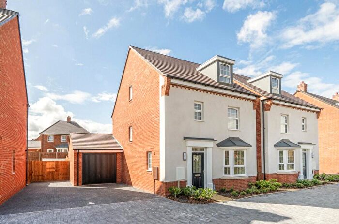 4 Bedroom Detached House To Rent In Wilstone Street, Broughton, Aylesbury, HP22