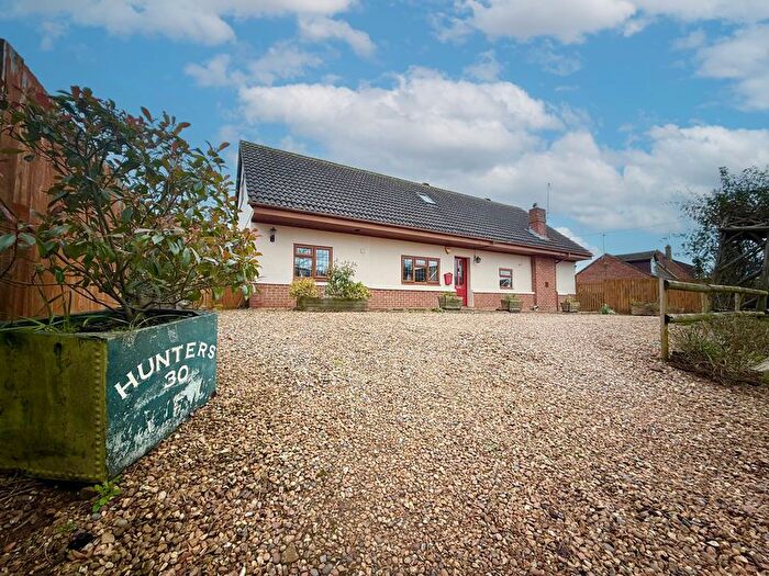 5 Bedroom Detached House For Sale In High Street, Burcott, LU7