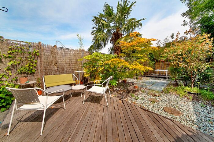 2 Bedroom Flat To Rent In North Street, Clapham, SW4