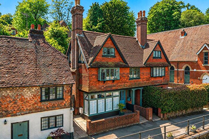 2 Bedroom Flat For Sale In Lower Street, Haslemere, GU27