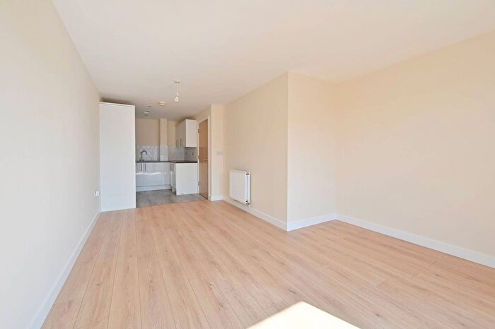 2 Bedroom Flat To Rent In , Watford, WD18