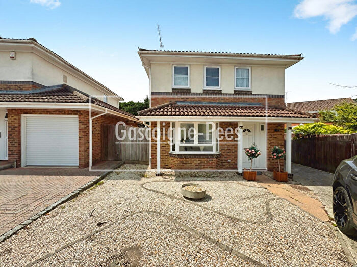 4 Bedroom House To Rent In Lightwater, GU18