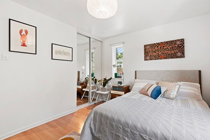 2 Bedroom Flat To Rent In Canonbury Crescent, Canonbury, N1