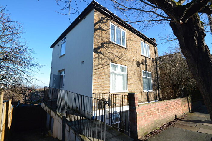 2 Bedroom Apartment For Sale In Hinstock Road, London, SE18