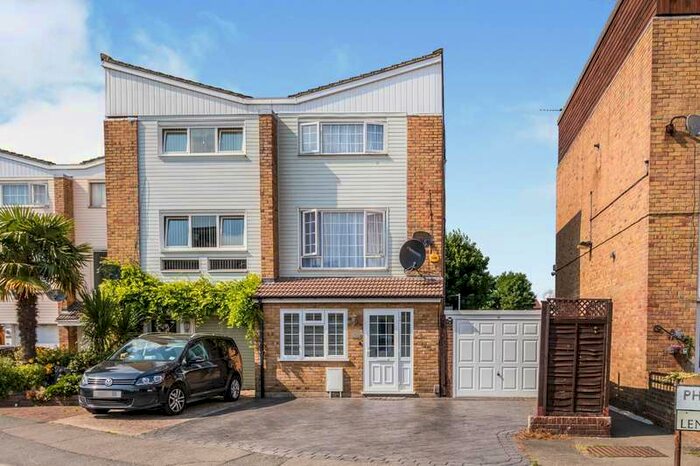 1 Bedroom Leisure Facility Commercial To Rent In Phoenix Place, Dartford, Kent, DA1