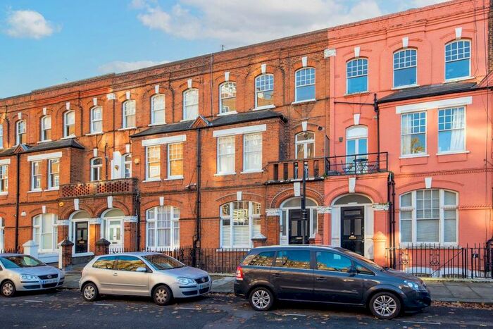 2 Bedroom Flat To Rent In Barton Road, London, W14