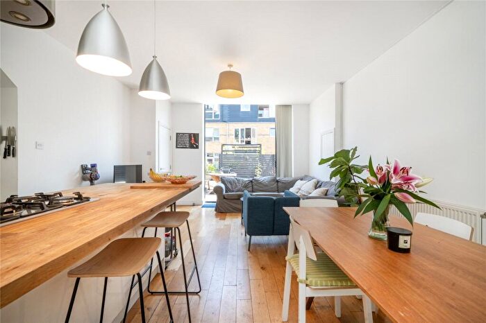 4 Bedroom End Of Terrace House To Rent In Mentmore Terrace, Hackney, London, E8