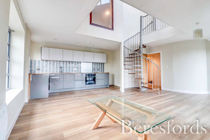 3 Bedroom Flat For Sale In Rotary Way, Colchester, CO3