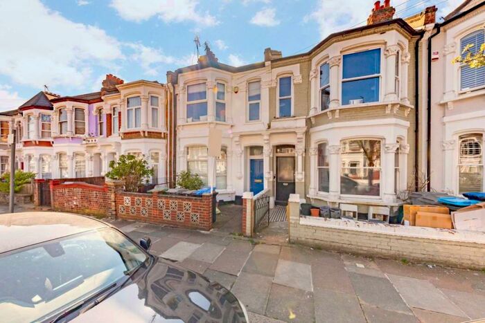 2 Bedroom Maisonette To Rent In Burrows Road, Kensal Rise, NW10
